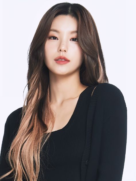 Yeji Id Photo, Itzy Id Photo, Yeji Itzy Photoshoot, Yeji Hair, Yeji Photoshoot, Adventure Music, Kpop Rappers, Music Instagram, Hwang Yeji