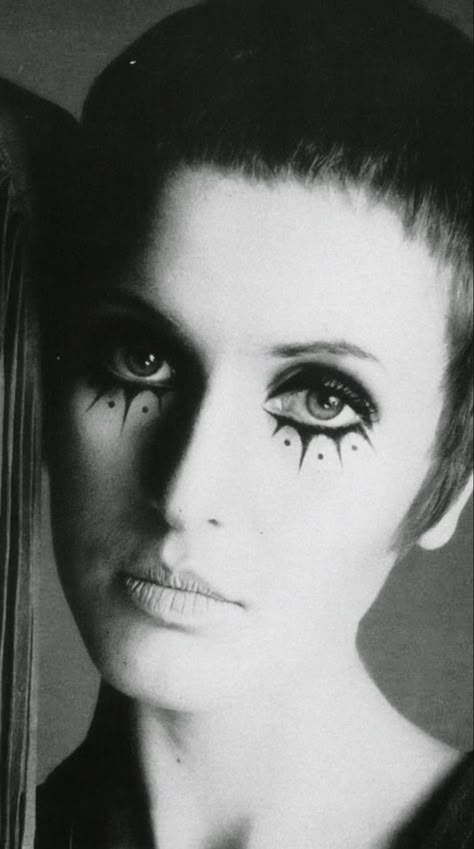 Hazel Makeup, Graphic Eyeliner Looks, Julie Driscoll, Eyeliner Inspo, The Season Of The Witch, Witch Graphic, Graphic Eyeliner, Eyeliner Looks, Season Of The Witch