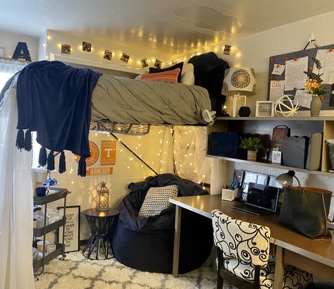 Loft Bed Grunge Room, Bunk Beds Room Decor, Under Dorm Bed Hangout, Room Ideas With Two Beds, Loft Bed For Small Rooms, Room With Loft Bed, Room Ideas Loft Bed, Bedroom Ideas Loft Bed, Cozy Loft Bed