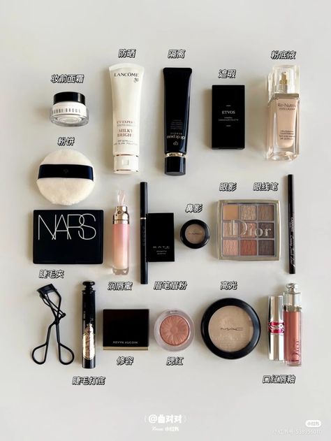 Capsule Makeup Collection, Beauty Organisation, Capsule Makeup, Makeup Bag Essentials, Ulzzang Makeup, Makeup Artist Tips, How To Apply Eyeshadow, Fancy Makeup, Eye Makeup Tips