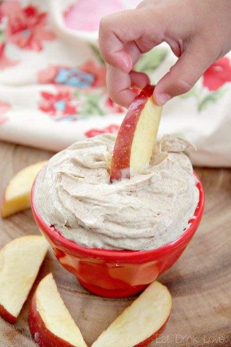 Maple Cinnamon Fruit Dip Lemon Buttermilk Pound Cake, Healthy Fruit Dip, Easy Fruit Dip, Cream Cheese Fruit Dip, Peanut Butter Dip, Buttermilk Pound Cake, Healthier Snacks, Fruit Dips Recipes, Slow Cooker Apples