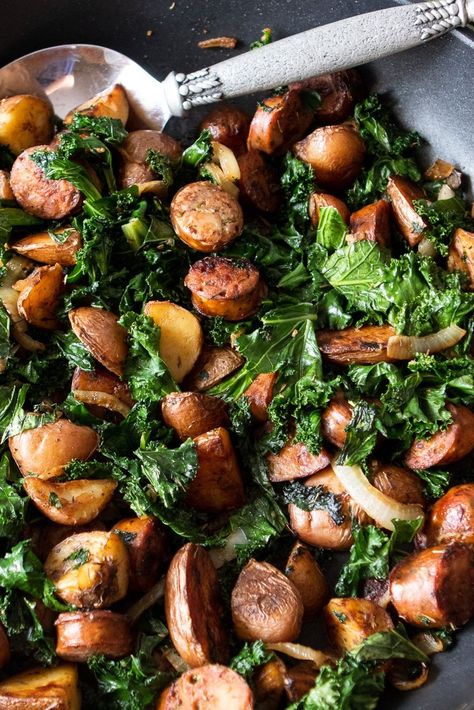 🥰 I love easy dinners and this Sausage, Kale & Potato Skillet is just that…quick, simple to make, one skillet and great flavor!  It doesn’t get much better than that!  The combination of sautéed chicken sausage, crisp potato chunks, onion, garlic and curly kale come together beautifully for a one-pan dinner that’s done in 35 minutes! 🎉🕺 Sausage Kale Potato, Sausage And Potatoes Skillet, Kale Potato, Cooking Red Potatoes, Sautéed Chicken, Curly Kale, Potato Skillet, Chickpea Tuna, Sausage Kale