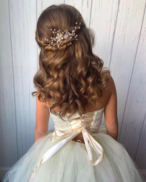 First Communion Hairstyles, Sweet 16 Hairstyles, Communion Hairstyles, Flower Girl Hair, Formal Hairstyles For Long Hair, Hairstyles Winter, Long Hairdos, Simple Bridesmaid Hair, Hairstyles Wavy