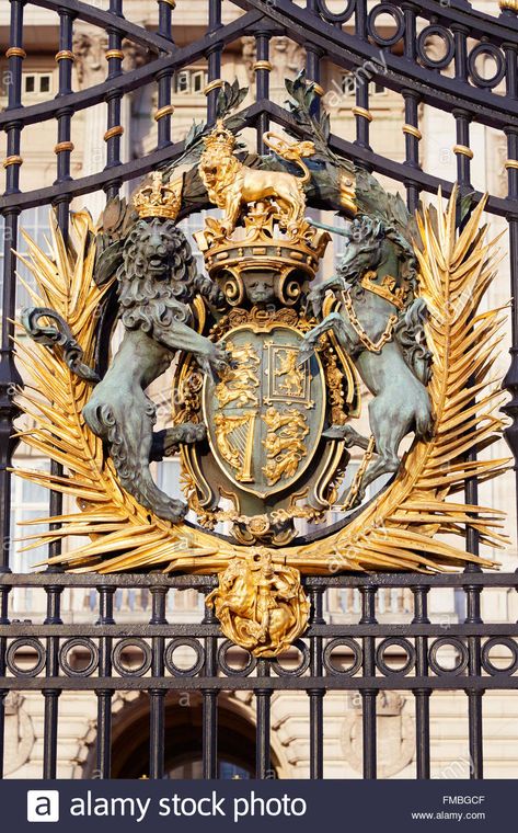 Download this stock image: Royal golden coat of arms at the main Buckingham Palace gate in London - FMBGCF from Alamy's library of millions of high resolution stock photos, illustrations and vectors. Royal Coat Of Arms, Palace Architecture, Heraldry Design, London Castles, Lion Illustration, A Frame House Plans, Alien Concept Art, Coat Of Arm, Luxury House Designs