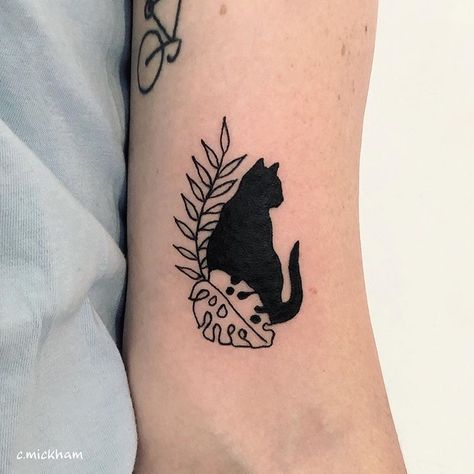 Cat Silhouette Tattoos, Black Cat Tattoo, See Tattoo, Tattoo Themes, Black Cat Tattoos, Silhouette Tattoos, Tattoos Geometric, Cat Tattoo Designs, E Tattoo