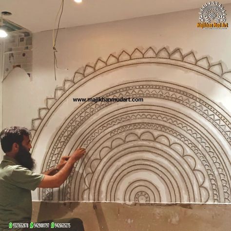 Lippan art in progress Lippan Art Work, Mud Mirror Art, Lippan Mirror, Mud Wall, Mud Art, Lipan Art, Lippan Art, Clay Wall Art, Mandala Art Lesson