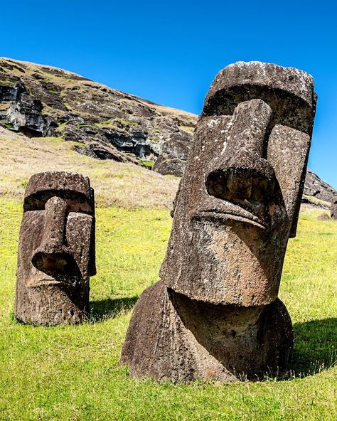 Hi Moai  Head over to TripAdvisor to see what travelers are saying about Easter Island  and its otherworldly monolithic rock sculptures  set more than 2000 miles off the coast of #Chile. Giant Puppet, Surrealism Sculpture, Tattoo Money, Easter Island Heads, Easter Island Statues, Caribbean Vibes, Island Crafts, Rock Sculpture, Blood Diamond