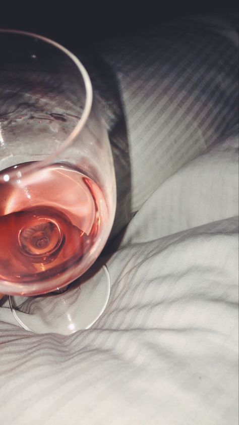 rose wine drink cozy aesthetic white wine red wine drinks fancy Wine Pics Instagram, Red Wine Snap, Wine In Bed Aesthetic, Wine At Home Aesthetic, Rose Wine Aesthetic, Alfonso Coke, Wine Snap, Red Wine Aesthetic, Wine Glass Photography