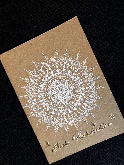 Mandala Art. Christmas card. White Mandala pattern. Zentangle doodle. Mandala Christmas Cards, Mandala Cards, Pattern Zentangle, Easy Mandala, Zentangle Doodle, Easy Mandala Drawing, White Mandala, Mandela Art, Sacred Geometry Art