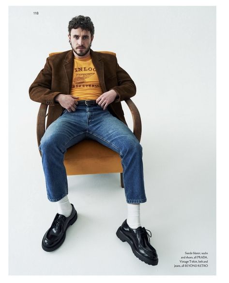 Esquire Uk, Paul Mescal, Irish Actors, Suede Blazer, Outfits Hombre, Wearing Clothes, Rugby Shirt, Style Guides, Beautiful People