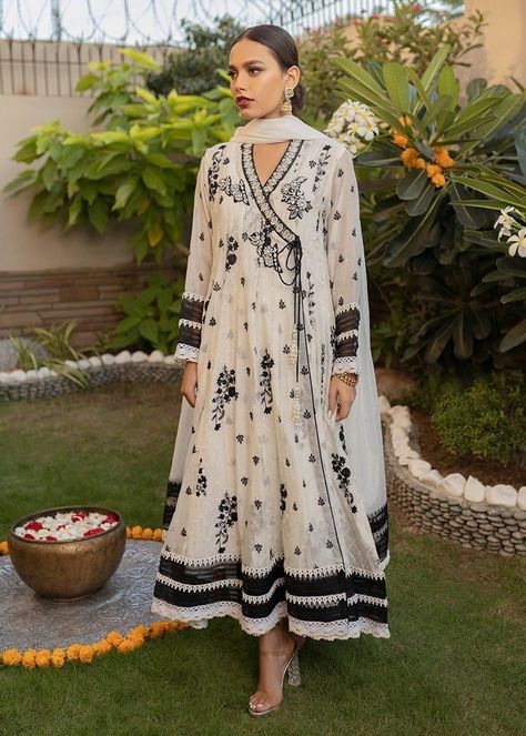 Angharka Style Kurti, Angharka Style Frock, Angharka Style, Ladies Suits Indian, Angrakha Style, Embroidered Motifs, Classy Outfits For Women, Pakistani Fashion Casual, Simple Pakistani Dresses