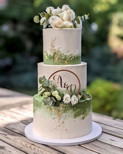 Wedding Cake Emerald Green, Perfect Wedding Cake, Green Wedding Cake, Boho Wedding Cake, 3 Tier Wedding Cakes, Green Cake, Green Themed Wedding, Dream Wedding Cake, Emerald Green Weddings