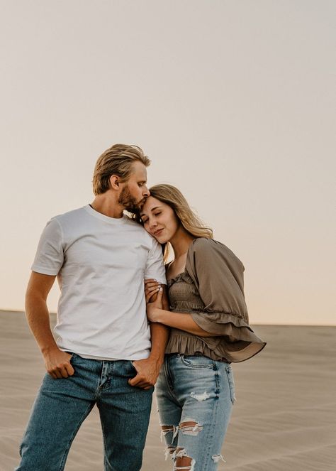 Poses For Engagement Pictures, Engagement Couple Shoot, Sand Dunes Engagement Photos, Engagement Couple Poses, Candid Couple Photos, Engagement Photos Utah, Snowy Engagement Photos, Engagement Photoshoot Poses, Sand Dunes Photoshoot