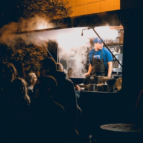 Food Truck Aesthetic Night, Food Truck Photoshoot, Food Truck Photography, Food Truck Aesthetic, Food Truck Party, Starting A Food Truck, Traditional Restaurant, San Diego Food, Best Food Trucks