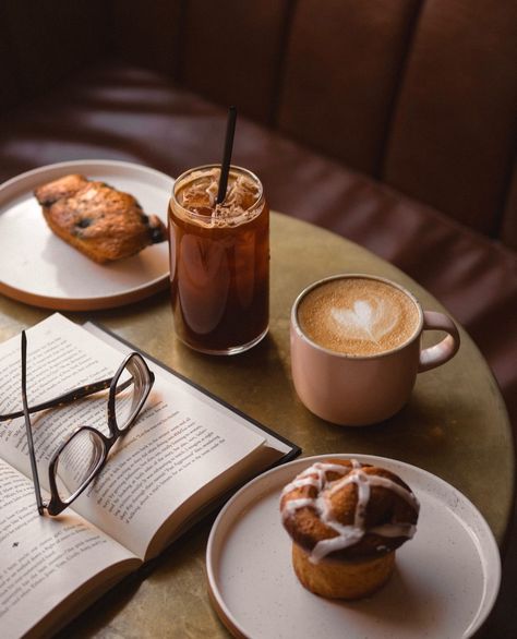 Coffee Journal Aesthetic, Hotel Lobby Photography, Coffee Photoshoot Product, Coffee Shop Branding Photoshoot, Barista Pictures, Autumn Coffee Photography, Coffee At Home Aesthetic, Cute Coffee Aesthetic, Fika Aesthetic