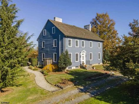 c.1800 Colonial Home For Sale on 70 Acres in Pennsville, NJ $449,000 - Country Life Dreams #colonialhouses #historichouses #hobbyfarms #farmettes Nj House, Old Colonial Homes, Colonial Bedrooms, Country Colonial, Ship Captain, Historical Homes, Colonial Homes, Colonial Farmhouse, Life Dreams