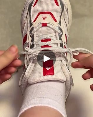 How To Tie Shoes To Slip On, Cool Shoe, How To Tie Shoes, Acrylic Nails Nude, Makeup Gallery, Shoes Hack, Yellow Bee, Everyday Hacks, Handy Dandy