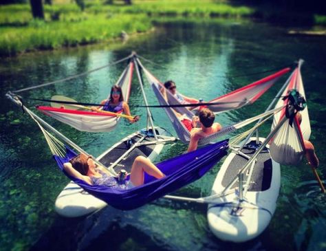 This Hammock Boat Lets You Relax In Up To 4 Hammocks While Floating On a Lake or River Kayak Hacks, Homemade Boat, Astuces Camping-car, Sup Stand Up Paddle, Boat Ideas, Sup Yoga, Inflatable Kayak, Jetski, Lake Life