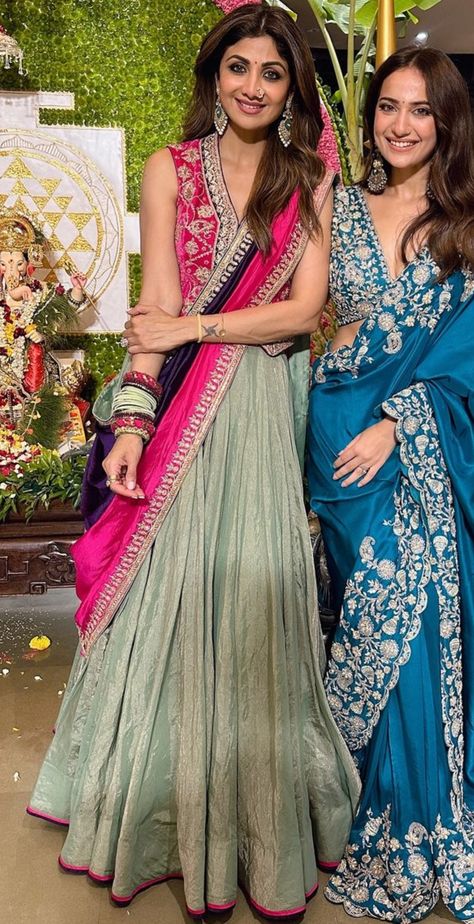 Sharara Dupatta Draping, Shilpa Shetty Outfits, Chaniya Choli Designs Weddings, Latest Dupatta Designs, Shilpa Shetty Saree, Wedding Choli, Paithani Lehenga, Gopi Dress, Day Wedding Outfit