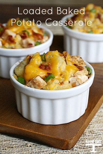 Loaded Baked Potato Casserole- serve in individual ramekins or as a big casserole. Full of chicken, potatoes, cheese, and bacon! Ramkin Recipes, Ramekin Recipe, Cocotte Recipe, Loaded Baked Potato Casserole, Ramekin Dishes, Mini Casseroles, Baked Potato Casserole, Loaded Baked Potato, Loaded Baked Potatoes