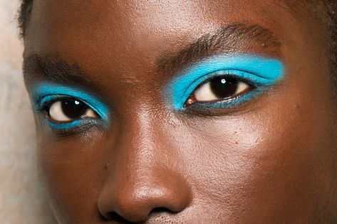 Bright Eyeshadow: How to Wear Colorful Eye Makeup IRL - theFashionSpot Colourful Eyeshadow, Everyday Eyeshadow, Makeup Illustration, Beauty Therapy Room, Bright Eyeshadow, Beauty Video Ideas, Poppy Color, Salon Names, Vibrant Eyes