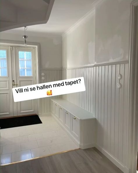 Måleributiken i Alvik on Instagram: “Fredagsfeeling! 🥰🥰 Man blir lite extra glad när man ser denna vackra renoverade hall! 💯✨💗 Visst blev det snyggt? Bildcred @projekt20tal…” William Morris, Home Decor Decals, On Instagram, Instagram, Home Decor, Home Décor