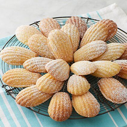 Madeleine Cookies Recipe, Madeline Cookies Recipe, Madelines Recipe, Madeleine Cookies, Madeline Cookies, Madeleine Recipe, Madeleine Cookie, Lemon Bar, Keto Food