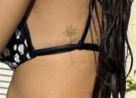 Lisa Tattoo Blackpink, Lalisa Tattoo, Blackpink Tattoo, Lisa Tattoo, Blackpink Members, Makeup Tattoos, Nail Tattoo, Lisa Bp, Tiny Tattoos