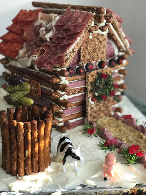 Charcuterie House, Charcuterie Chalet, Gingerbread House Ideas, Christmas Meals, Charcuterie Inspiration, Charcuterie Platter, Charcuterie And Cheese Board, Charcuterie Recipes, People Talking