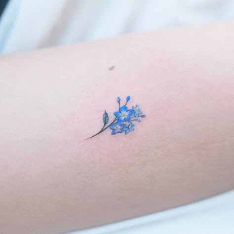 Small Forget Me Not Tattoo, Light Blue Tattoo, Forget Me Not Flower Tattoo, Blue Flower Tattoos, Forget Me Not Tattoo, Blue Ink Tattoos, Tiny Flower Tattoos, Tattoo Pics, Finger Tats