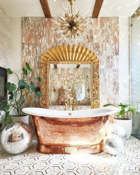 House Decor Eclectic, Interior Design Ideas Bathroom, Bathroom Dream, Bistro Shelving, Eclectic Bathroom, Decor Eclectic, Box Bedroom, Home Decor Blog, Whimsical Home