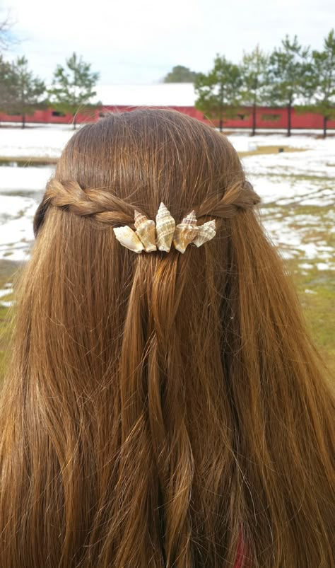 Shell Clips Hair, Shell Hair Clips Diy, Shell Accessories Diy, Hair With Shells, Shells In Hair, Seashell Hair Accessories, Seashell Accessories, Shell Hair Accessories, Seashells Hair Accessories