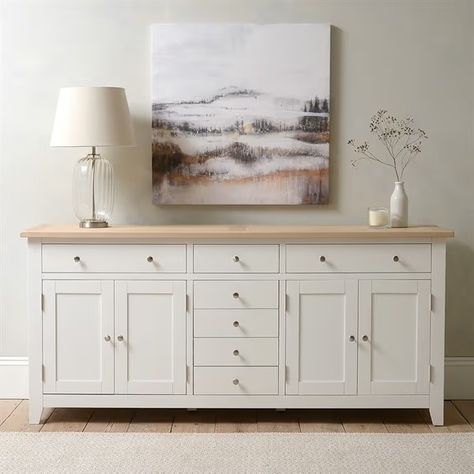 White And Oak Living Room Decor, Dressers Dining Room, Dining Room Dresser Ideas, White Sideboard Decor, Kitchen Sideboard Ideas, Hallway Buffet, White Kitchen Sideboard, Dining Room Sideboard Styling, How To Style A Sideboard