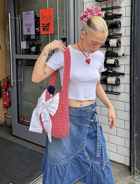 Red Summer Outfits, Gingham Bag, Emmy Red Carpet, Her Drawing, Japan Outfits, Emmys Red Carpet, 2000s Streetwear, School Homework, Fits Aesthetic