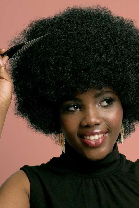 Hairstylists break down the iconic '70s hairstyles for women—including 70s short hairstyles and 70s disco hairstyles—that will never go out of style. #hair #hairstyles #70shair #discohairstyles 70s Black Women Hairstyles, Black Hair 70s, 70s Hair Black Women, 70s Hairstyles For Black Women, 70s Disco Hairstyles, 70s Short Hairstyles, Disco Hairstyles, 70s Hairstyles, Big Loose Curls