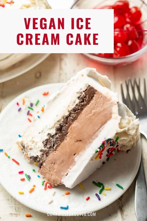 This vegan ice cream cake is made chocolate cookie crumbles and and fudge sandwiched between two layers of creamy dairy-free ice cream. It's the perfect treat for birthdays and summer celebrations! Vegan Ice Cream Cake Recipe, Dairy Free Ice Cream Cake, Vegan Ice Cream Cake, Carvel Ice Cream Cake, Vegan Chocolate Recipes, Vegan Fudge, Dairy Free Ice Cream, Vegan Comfort Food, Vegan Ice Cream