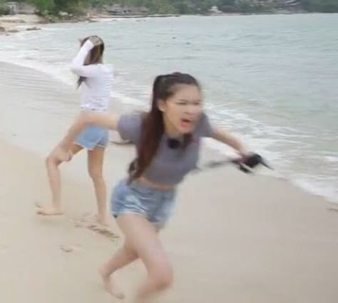 Rosé Meme, Blackpink Meme, Memes Blackpink, Best Cocktails, Blackpink Memes, Dara Kpop, Reaction Face, Blackpink Funny, 웃긴 사진