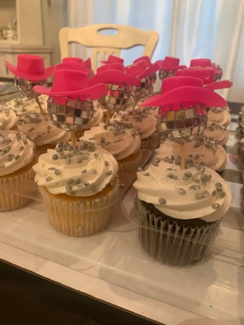 Disco Cowgirl Food Ideas, Disco Cowgirl Cupcakes, Disco Cowgirl Party Food, Barbie Desserts, Disco Cupcakes, Cowgirl Party Food, Birthday Party Candy Table, Best Cupcakes Ever, Rodeo Birthday Parties