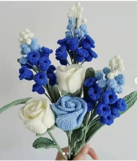 Crochet Blue Bonnet Flower, Crochet Blue Flower Bouquet, Blue Crochet Flower, Blue Crochet Bouquet, Blue Crochet Flowers, Crochet Bouquets, Diy Fall Ideas, Small Crochet Gifts, Blue Flowers Bouquet