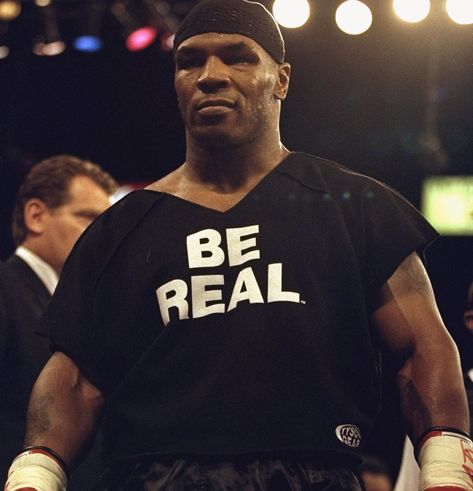 Mike Tyson walks out to DMX in his first fight two years after the Holyfield suspension. The BADDEST man on the planet. (1999) Mike Tyson Prime, Mighty Mike, Kettlebell Workouts, Muhammed Ali, Boxing Posters, Mma Boxing, Boxing Equipment, Workout Memes, Dad Bod