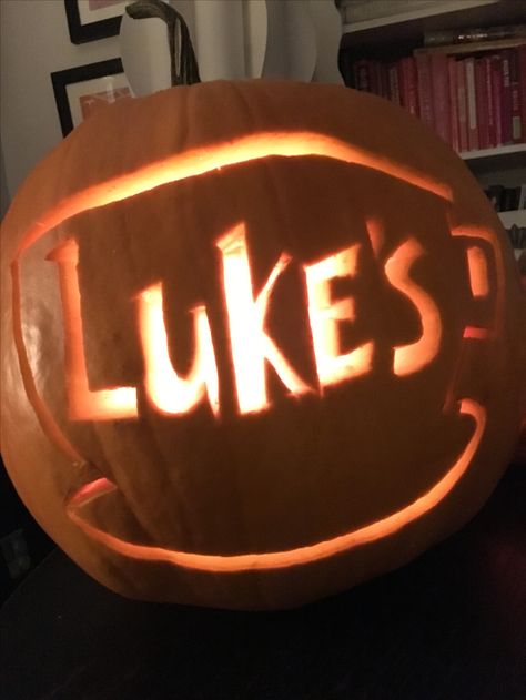 Halloween pumpkins, #GilmoreGirls style! #LukesDiner 4ever! Unique Pumpkin Carving, Unique Pumpkin Carving Ideas, Cozy Fall Home, Halloween Pumpkin Crafts, Creative Pumpkin Painting, Ideas For Autumn, Cute Pumpkin Carving, Pumkin Carving, Halloween Pumpkin Carving Stencils