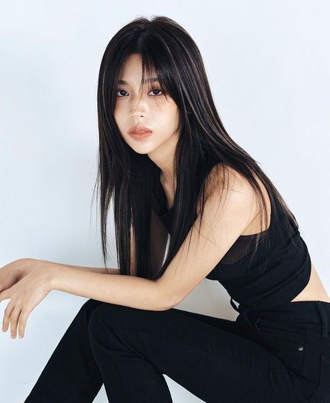 Long Bangs Asian, Felco Cut Long, Wasian Girl Long Hair, Long Black Hair Face Claim, Hairstyles For Long Asian Hair, Hair Color On Asian Women, Haircuts For Asians, Japanese Long Hairstyle, East Asian Hairstyles