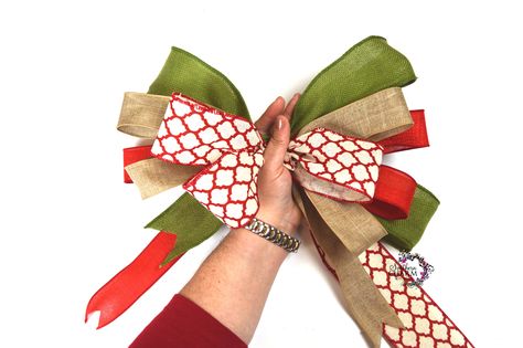 How to Tie Multiple Ribbon Bow Making Bows For Wreaths, Bow Making Tutorials, Diy Wreath Bow, Christmas Bows Diy, Homemade Bows, Make A Bow, Bows Diy Ribbon, Christmas Tree Bows, Diy Bows