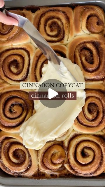 Hajar Larbah on Instagram Cinnamoroll Recipe, Cinnabon Recipe, Cinnabon Cinnamon Rolls, Fluffy Cinnamon Rolls, Recipe Baking, Cinnamon Rolls Homemade, Ooey Gooey, Baking Sweets, Cooking Food