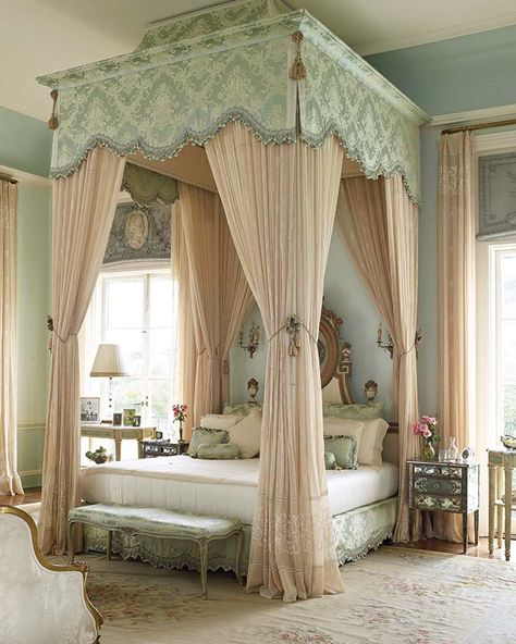 Chateaux Interiors Bedroom, Bedroom Decor Royal, Royal Decor Home, Modern Victorian Guest Room, 1920s House Aesthetic, 1920s Room Aesthetic, Royal Bedroom Princesses, 1920s Room, 1920 Bedroom