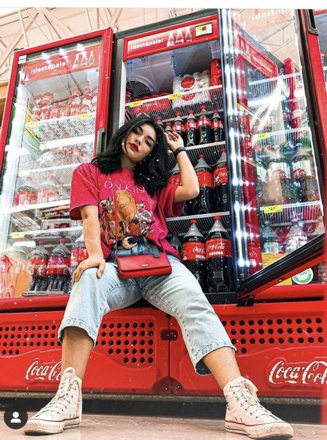 Coca Cola Photoshoot, Coca Cola Wallpaper, Share A Coke, Pepsi Cola, Carbonated Drinks, Disney Wallpaper, Boho Chic Fashion, Pose Reference, Girls Shopping