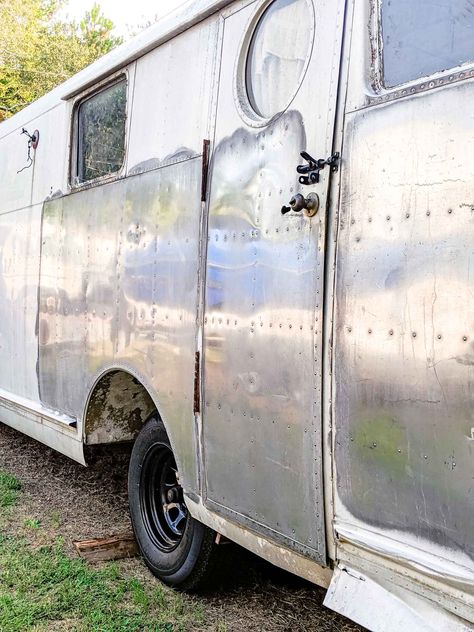 getting a simple shine on camper sides Camper Awning, Camper Awnings, Airstream Renovation, Aluminum Trailer, Old Campers, Power Trip, Blue Magic, Rv Remodel, How To Remove Rust