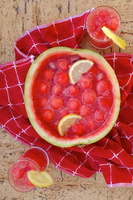 Make a Delicious German “Bowle” for Oktoberfest Boozy Punch, Wine Punch, German Wine, Seasonal Fruit, Oktoberfest Party, German Recipes, Watermelon Recipes, Cherry Cola, Fudgy Brownies