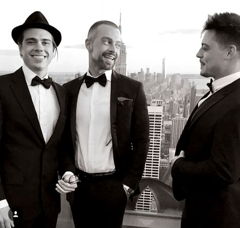 Joey Lawrence's New Song with Brothers Matthew & Andy Lawrence Brothers, Andrew Lawrence, Lawrence Photos, The Bros, Joey Lawrence, Celebrity Siblings, Boy Meets World, Latest Music, Inspirational People