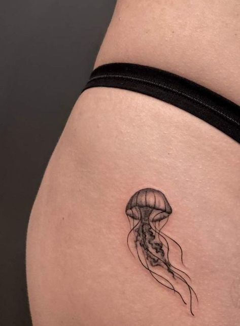 Tato Minimal, 16 Tattoo, Jellyfish Tattoo, Petite Tattoos, Classy Tattoos, Discreet Tattoos, Subtle Tattoos, Elegant Tattoos, Tattoo S